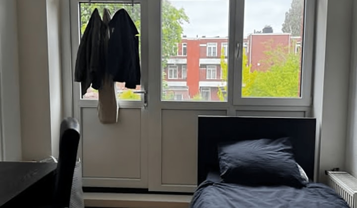 Gemeubileerde kamer met balkon voor vrouwen