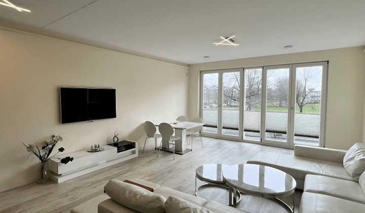 Gemeubileerd appartement met balkon en wasruimte