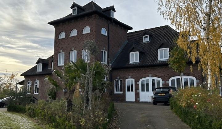 Huis | m² | €1950,-