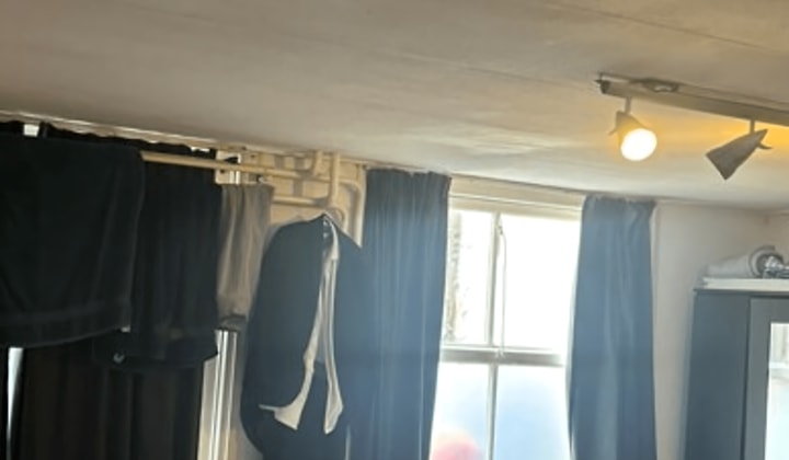 Onzelfstandige studentenkamer met balkon