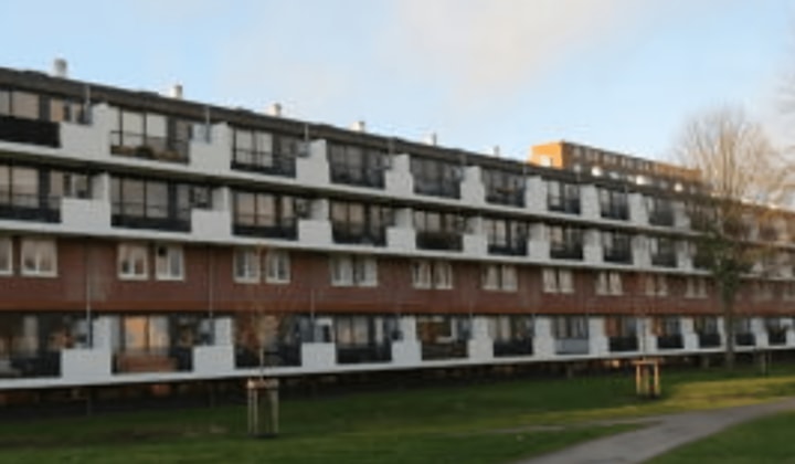 Ruim 3-kamer appartement met balkon en parkeergelegenheid