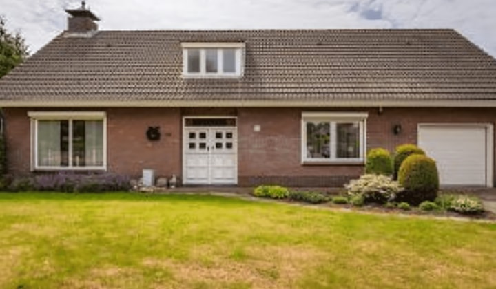 Kamer | 265m² | €2000,-