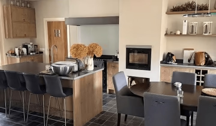 Huis | 381m² | €8888,-