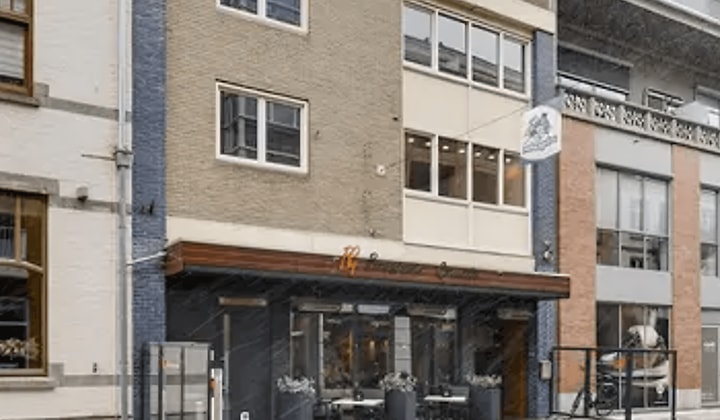Kamer | 153m² | €1595,-