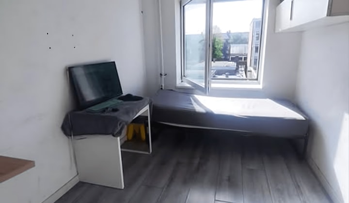 Kamer | m² | €800,-