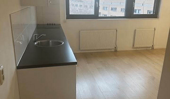 Studio · 40 m² · €1250,-