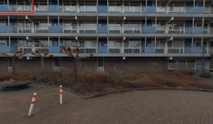 Appartement met balkon en lift op tweede etage