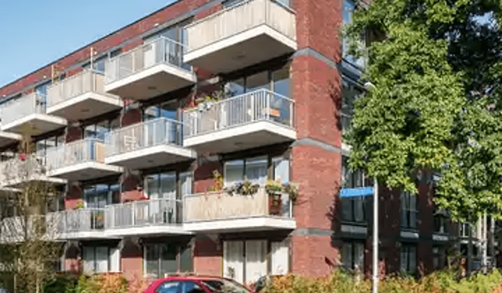 Gemeubileerd appartement met wasmachine en parkeerplaats