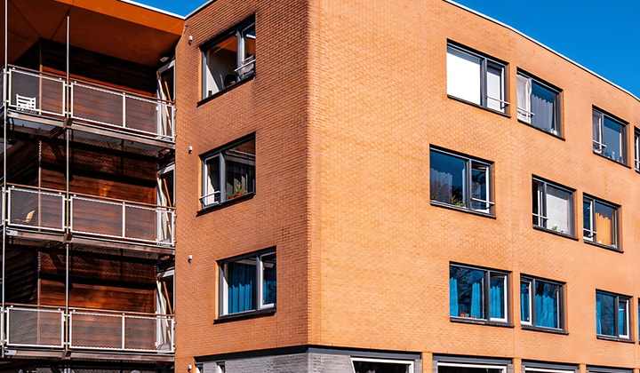 Studentenkamer met balkon en tuin
