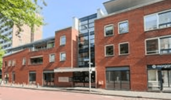 Appartement met tuin en gestoffeerde afwerking