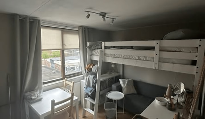 Kamer met eigen wasbak en gedeelde tuin
