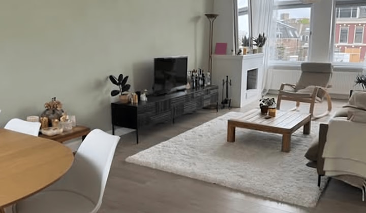 Huis | 100m² | €1020,-
