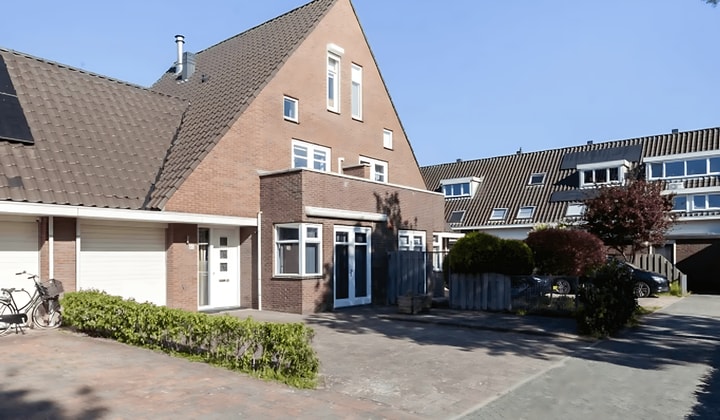 Kamer | 76m² | €3150,-