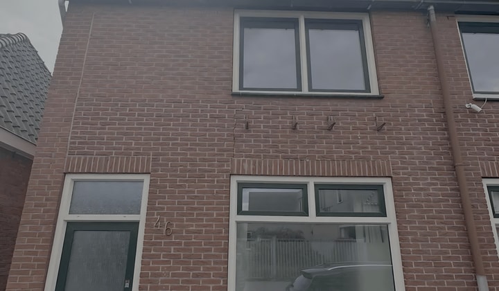 Tussenwoning met tuin en gemeubileerd interieur