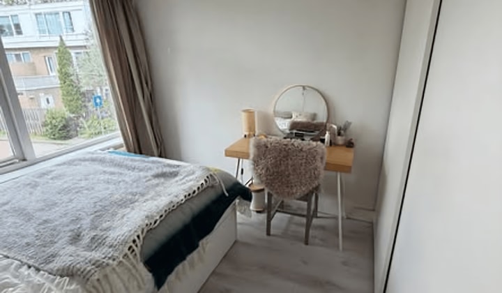 Kamer met tuin in tijdelijk huis met studentes