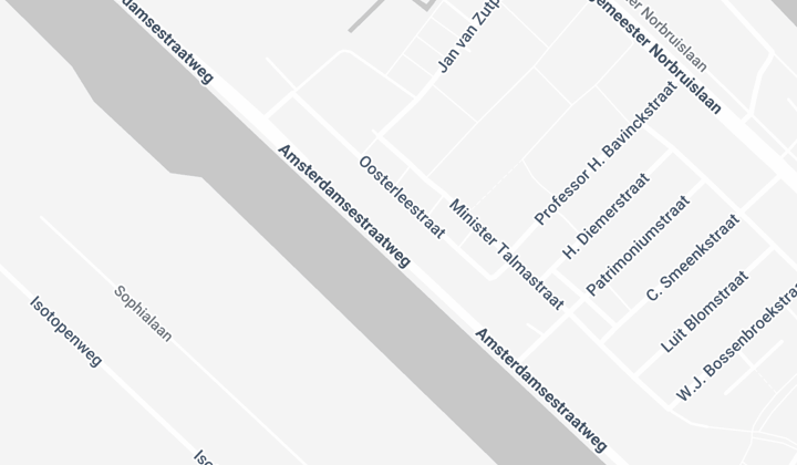 Studentenkamer met balkon en gemeubileerd
