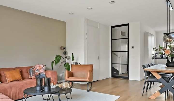 Kamer | 141m² | €2500,-