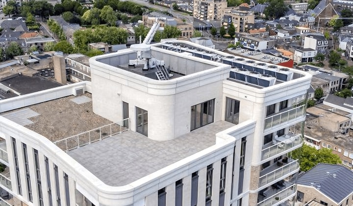 Appartement met balkon en uitzicht, gemeubileerd en gestoffeerd