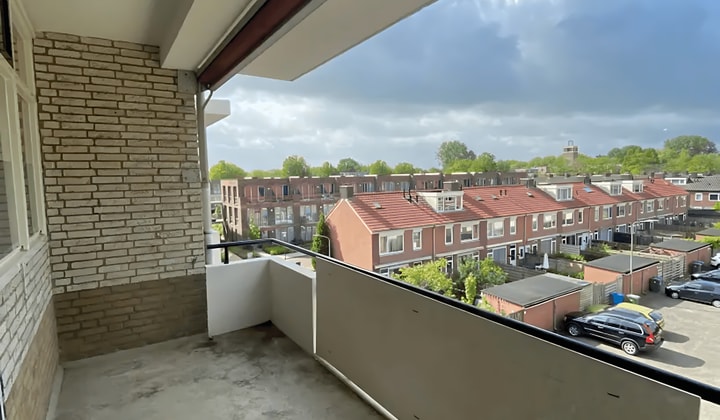 Appartement met balkon en vrij uitzicht