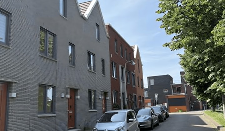 Tussenwoning met tuin en eigen parkeerplaats