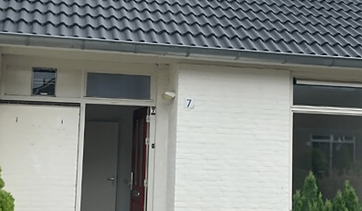 Seniorenwoning met tuin en parkeerplaats