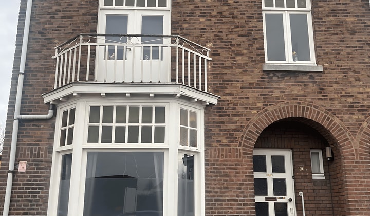 Studentenkamer gemeubileerd met gedeelde tuin