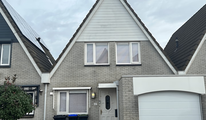 Eengezinswoning met tuin en gemeubileerd