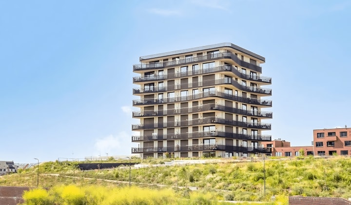 Gemeubileerd Appartement met Balkon en Parkeerplaats