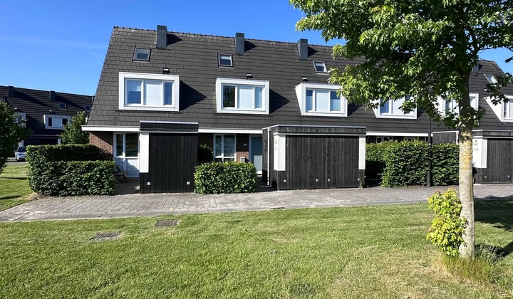 Kamer | 90m² | €1800,-