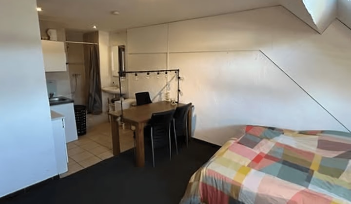 Studio met Eigen Keuken en Douche