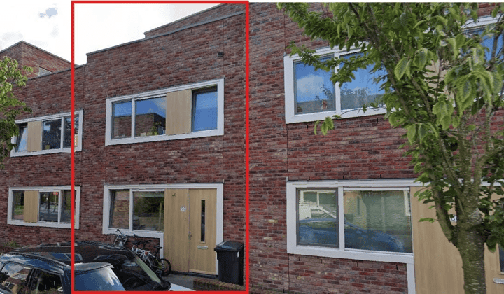 Ruime tussenwoning met tuin en eigen parkeerplaats