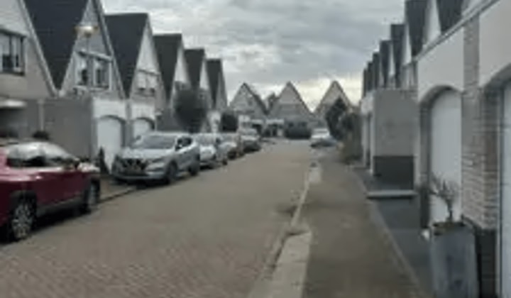 Gemeubileerde tussenwoning met tuin en garage