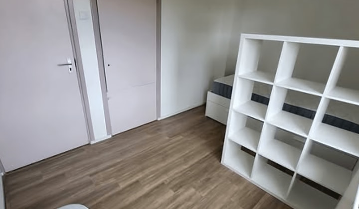 Kamer met tuin en wasmachine in gedeeld huis