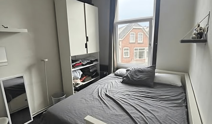 Tijdelijke gemeubileerde kamer nabij centrum met LGBTQIA-vriendelijk karakter