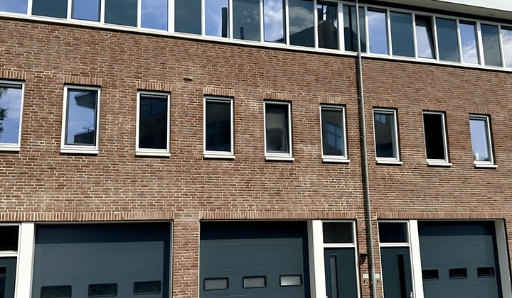 Bedrijfsruimte met extra diepe vloeroppervlakte en uitzicht