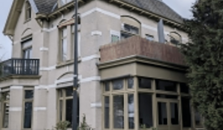 Gestoffeerde studio met eigen slaapkamer en wasmachineaansluiting