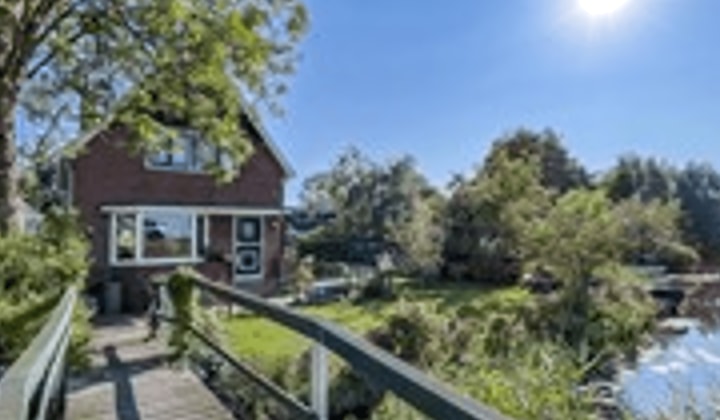 Gemeubileerd woonhuis met tuin en parkeerplek