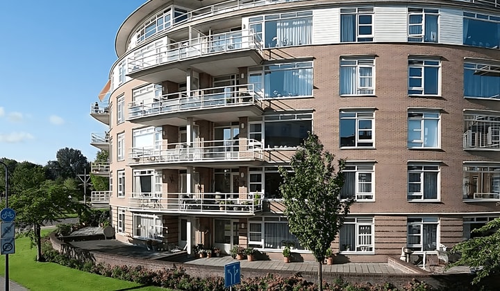 Kamer | 180m² | €1685,-