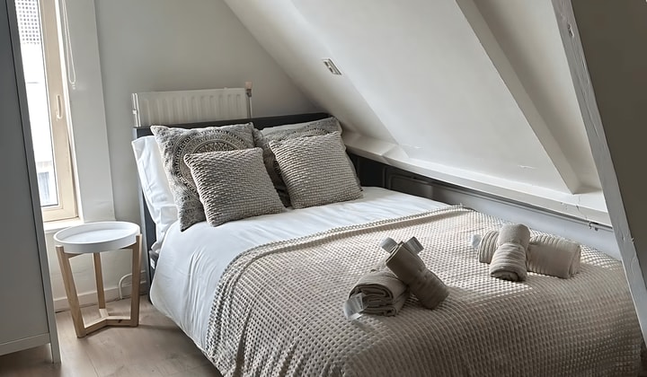 Gemeubileerde studio met balkon en registratie mogelijk