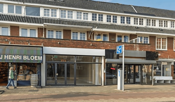 Bedrijfsruimte · 273 m² · €2500,-