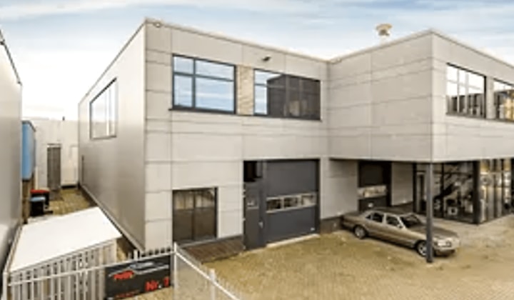 Bedrijfsruimte · 240 m² · €2150,-