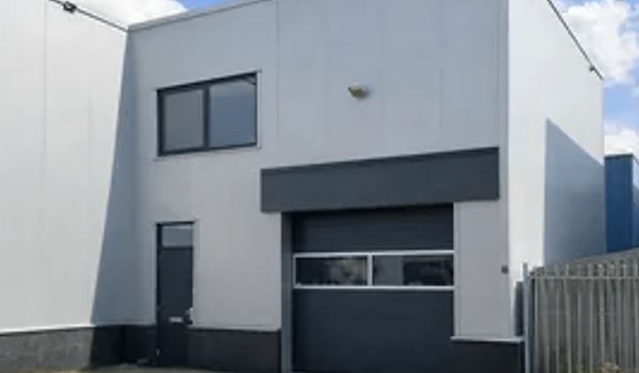 Bedrijfsruimte · 200 m² · €2200,-
