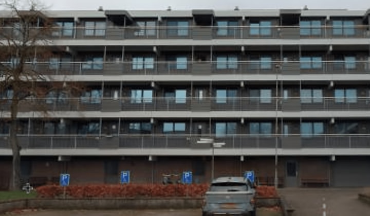 Appartement met balkon en lift, 2 slaapkamers, seniorenwoning