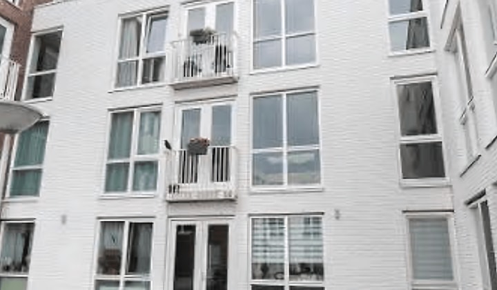 Gemeubileerd appartement met balkon en wasmachine
