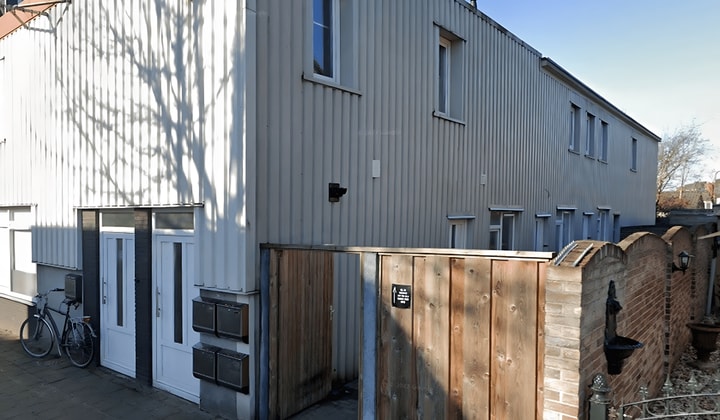Gestoffeerde studio met eigen keukenblok en badkamer