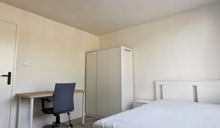 Kamer | m² | €800,-