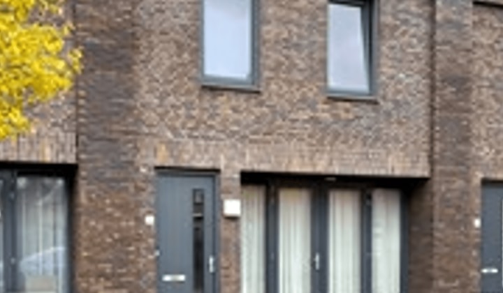 Gemeubileerde tussenwoning met 2 slaapkamers en wasmachine