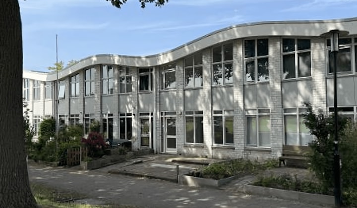 Kamer | 88m² | €1228,-