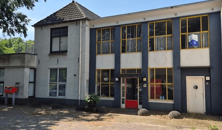 Tijdelijke werkruimte met parkeerplek