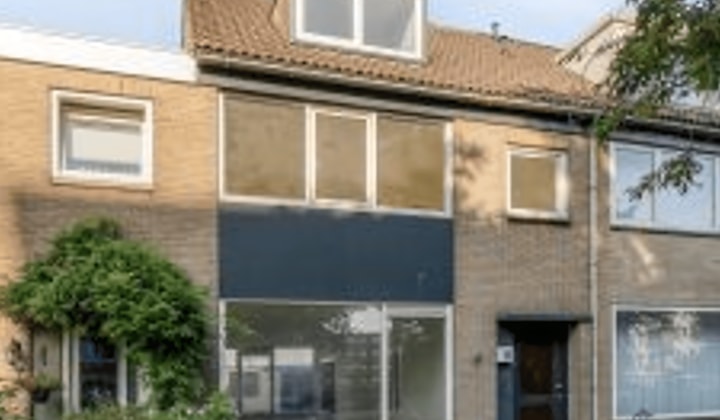 Ruime tussenwoning met tuin en gemeubileerd